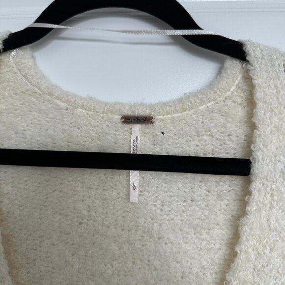 NWOT Free People Lofty V-Neck Pullover Sweater in Ivory - Picture 3 of 4